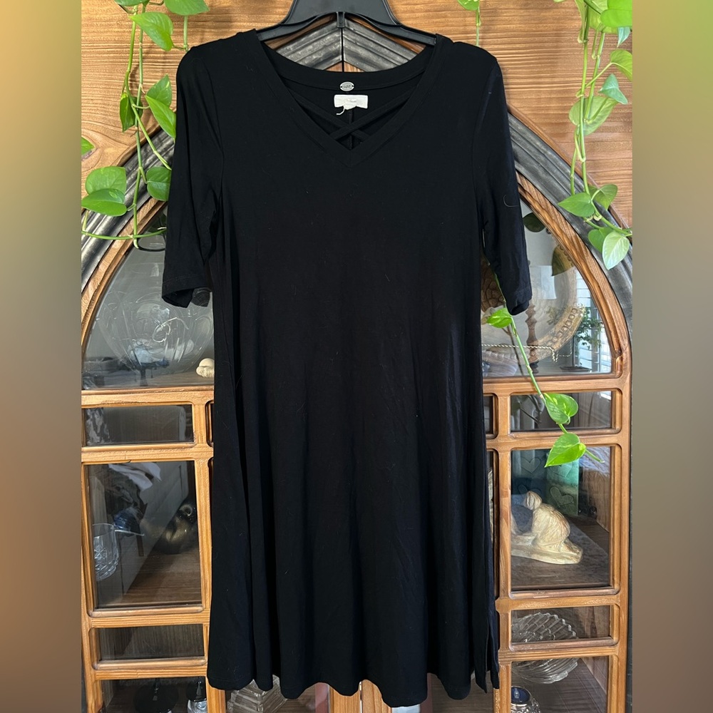 Cupio Black V-Neck Short Sleeve Dress
